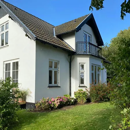 Scenic House With Sea Views In Birkeland Brydegård