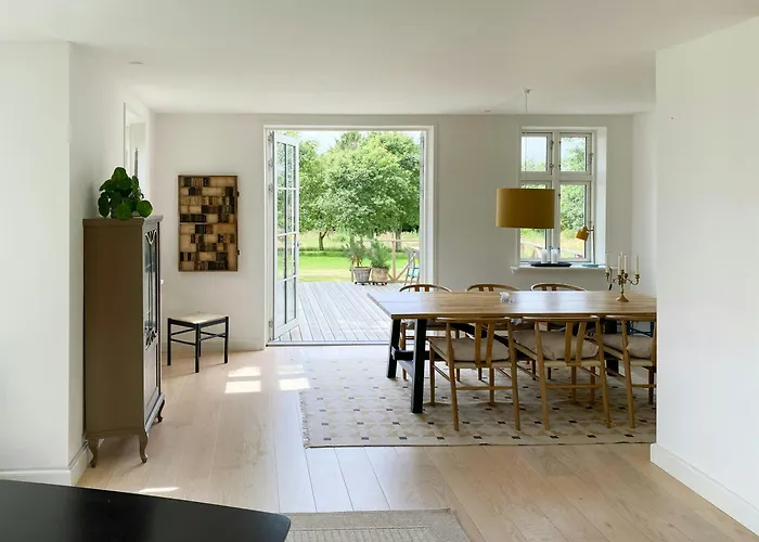 Scenic House With Sea Views In Birkeland *